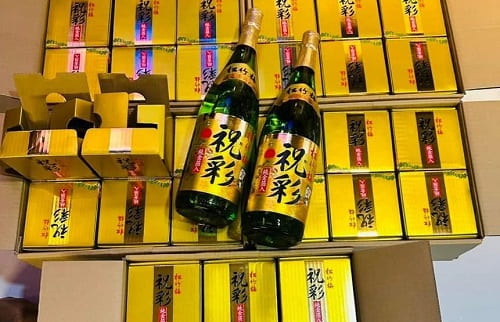 Rượu sake vẩy vàng 1.8l Kikuyasaka giá bao nhiêu?-1